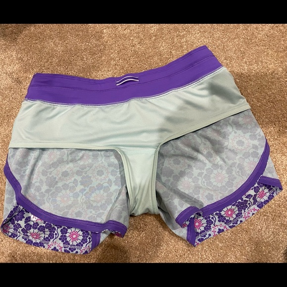 Lululemon Breeze-By shorts size 4, purple - Picture 3 of 4